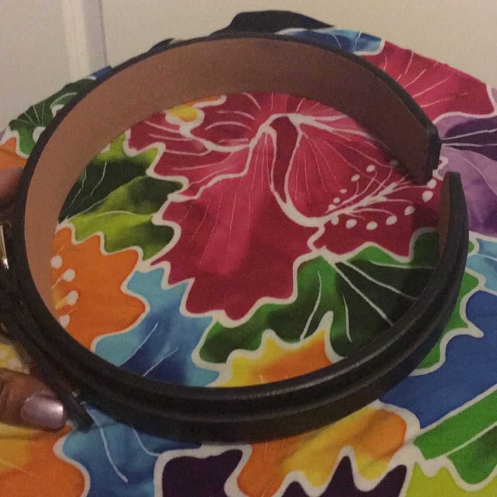 BCBG Maxazria cuff belt. Black leather gold buckle - Picture 2 of 3